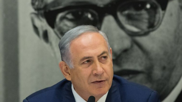 בנימין נתניהו בישיבת הסיעה לזכר מנחם בגין (צילום: יונתן סינדל, פלאש 90)