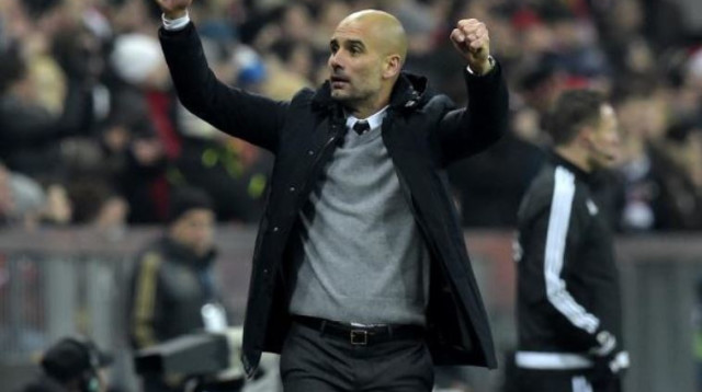 פפ גווארדיולה חוגג (צילום: AFP)