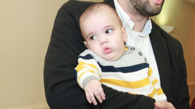 התינוק שטולטל, דניאל גרסון, משוחרר מביה"ח (צילום: יקי צימרמן)