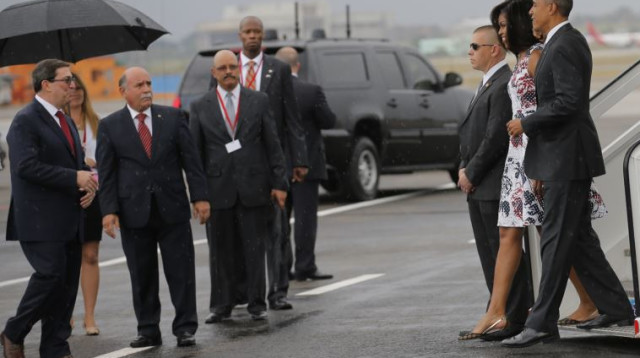 ברק אובמה נוחת בקובה (צילום: רויטרס)