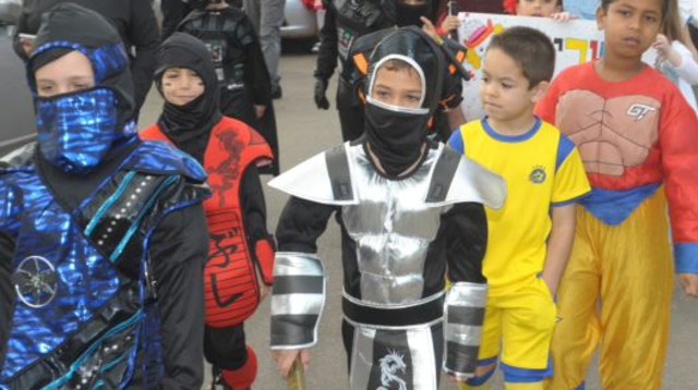 תחפושות בפורים (צילום: אבשלום ששוני)