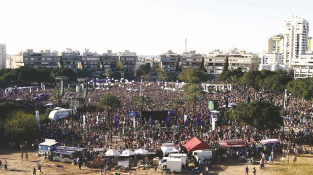 מסיבת פורים בכיכר המדינה (צילום: תומר נויברג, פלאש 90)