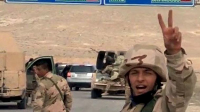 חיילי צבא סוריה בכניסה לעיר תדמור (צילום: רויטרס)