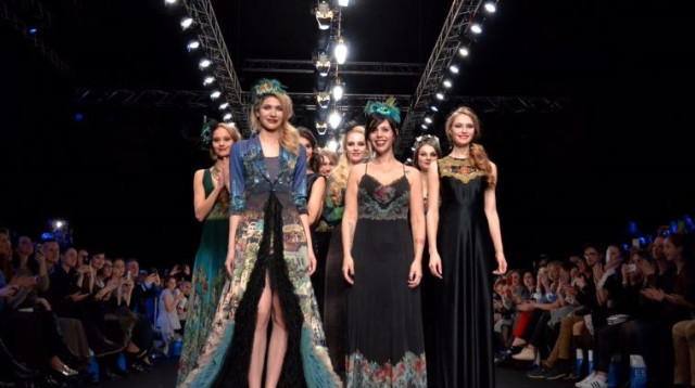 יסמין נגרין והדוגמניות (צילום: יח"צ)