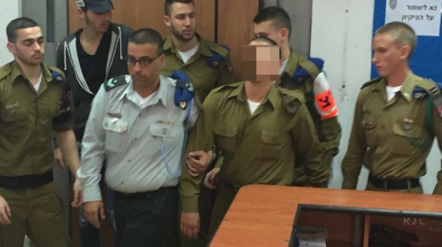 החייל החשוד ברצח בבית הדין הצבאי (צילום: נועם אמיר)