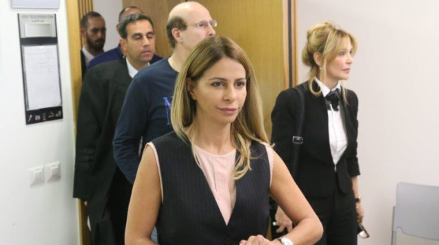 ענבל אור מחוץ לבית המשפט המחוזי בת"א (צילום: פלאש 90)