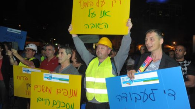 הפגנת המנופאים בתל אביב (צילום: אבשלום ששוני)