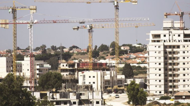 אתר בניה באשקלון (לאתר אין קשר לנאמר בכתבה) (צילום: רויטרס)