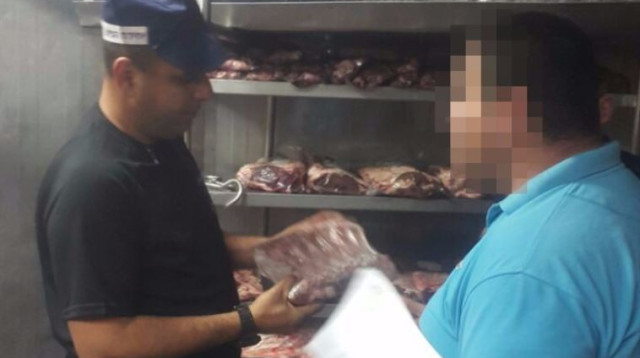 בשר חשוד שהוברח מהרשות הפלסטינית שנתפס בשפרעם (צילום: חטיבת דובר המשטרה)
