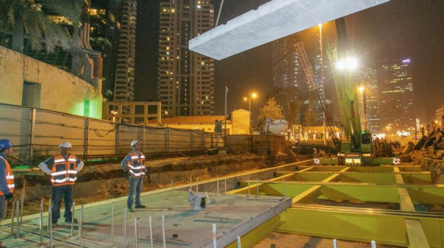 הקמת הכביש המאולתר בתחנת יהודית (צילום: אסף שילה)