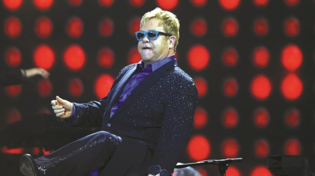 "עדיין לא קניתי כרטיס, מה תעשו לי?" אלטון ג'ון (צילום: רויטרס)