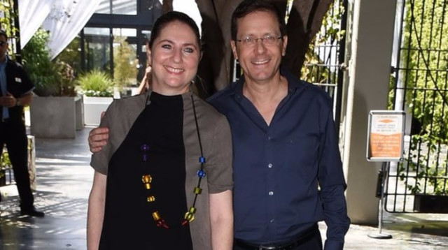 הרצוג ורעייתו בחתונה של רועי סינגולדה (צילום: אביב חופי)