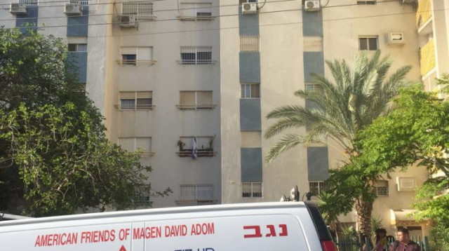 הבניין ממנו נפל ילד כבן 4 ונהרג בבאר שבע (צילום: יאסר עוקבי)