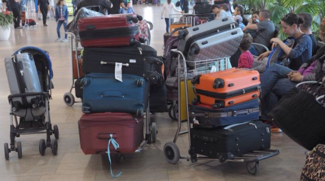 מזוודות בנתב"ג (צילום: אבשלום ששוני)