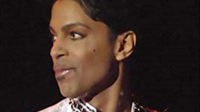 פרינס מופיע בפסטיבל קואוצ'לה ב-2008 (צילום: ויקיפדיה)