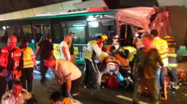 תאונת אוטובוס במנהרות הכרמל בחיפה (צילום: דוברות איחוד הצלה)