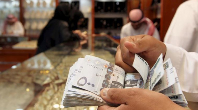 מוכר סופר כסף סעודי בריאד (צילום: רויטרס)