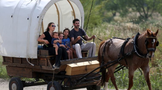 משפחת אביגדבמהלך המסע (צילום: אריאל בשור)