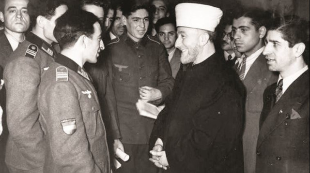 חאג' אמין אל-חוסייני וקצינים וחיילים נאצים בברלין, 1944 (צילום: הארכיון הפדרלי של גרמניה)