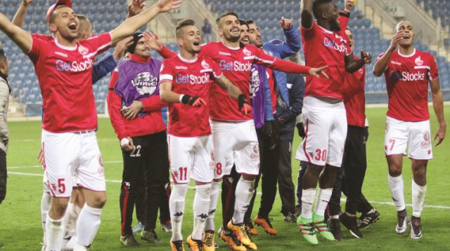 אימפריה בלי אליפות כבר 40 שנה. שחקני הפועל באר שבע חוגגים ניצחון (צילום: דני מרון)