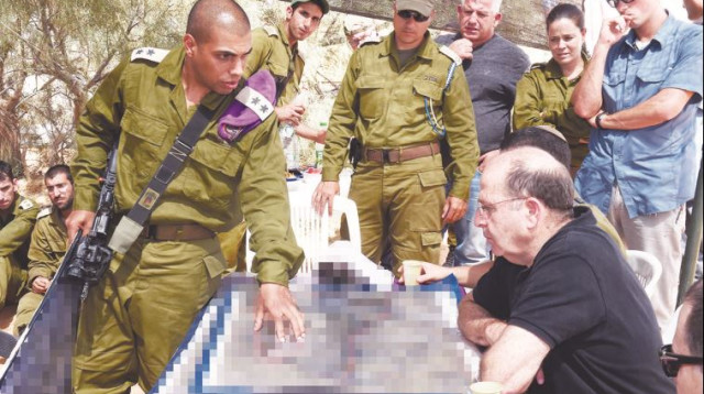 לירן חג'בי ומשה (בוגי) יעלון (צילום: אלון בסון, משרד הביטחון)