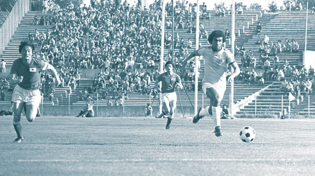 גדעון דמתי בטורניר הקדם אולימפי מול קוריאה הדרומית, אפריל 76' (צילום: לע"מ)