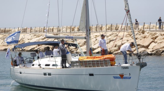 "הספינה שטה", הכנות למשט התקווה (צילום: דניאל בר און)