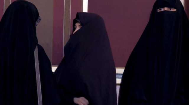 נשים איראניות עם חיג'אב (צילום: רויטרס)