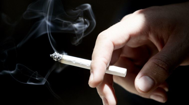 עישון סיגריה, אילוסטרציה (צילום: אביר סולטאן, פלאש 90)