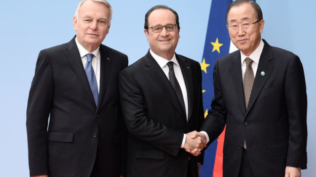 שר החוץ הצרפתי ז'אן- מרק איירו, פרנסואה הולנד ובאן קי מון בוועידת פריז (צילום: AFP)