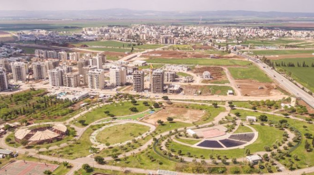 הפארק העירוני בשכונת רובע יזרעאל בעפולה (צילום: רמי קופילמן)