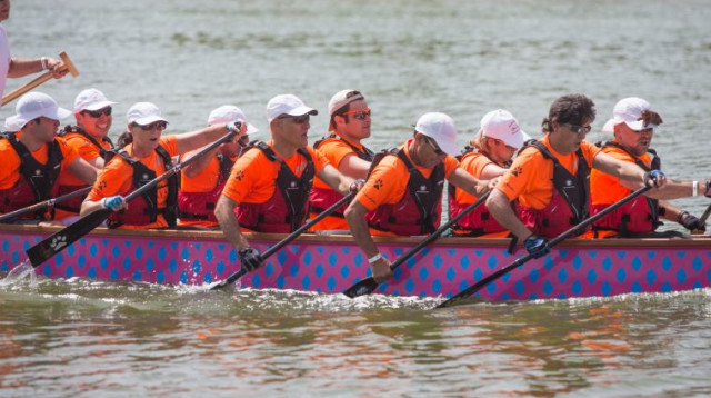 קבוצת החתירה בירקון. "כאדם רואה בלעתי את החיים"  (צילום: יותם רונן)