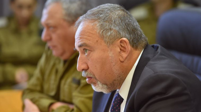 אביגדור ליברמן וגדי איזנקוט (צילום: אריאל חרמוני, משרד הביטחון)