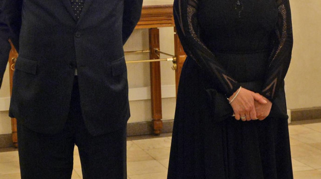 שרה נתניהו לובשת שמלה של אלון ליבנה (צילום: לע"מ)