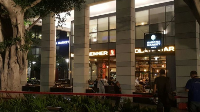 זירת הפיגוע במתחם שרונה (צילום: יואל מילר)