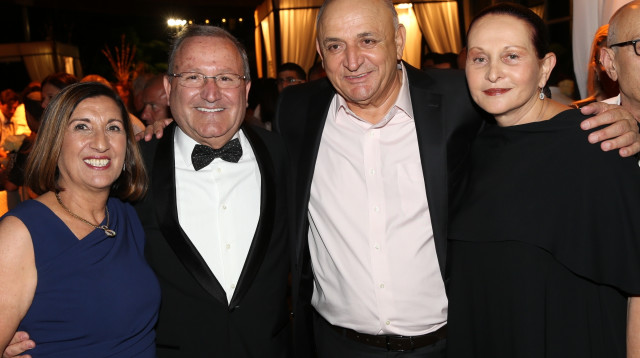 חיה ויצחק תשובה עם לאון וסולנג׳ אדרי  (צילום: רפי דלויה)