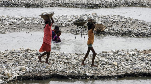 ילדים עובדים בתת תנאים בהודו, ארכיון (צילום: רויטרס)