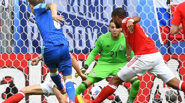 דודה מבקיע לסלובקיה (צילום: AFP)