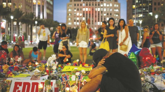 פינת הנצחה לנרצחים באורלנדו (צילום: רויטרס)