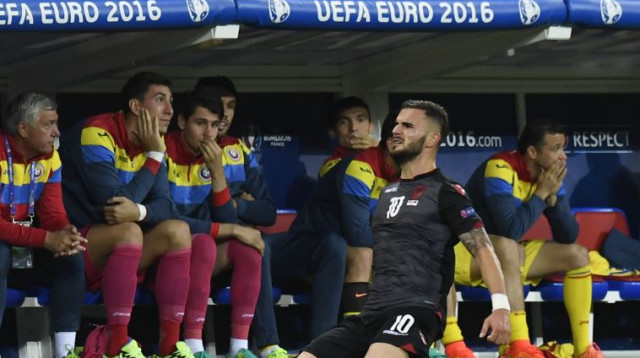 אלבניה חוגגת מול רומניה (צילום: AFP)