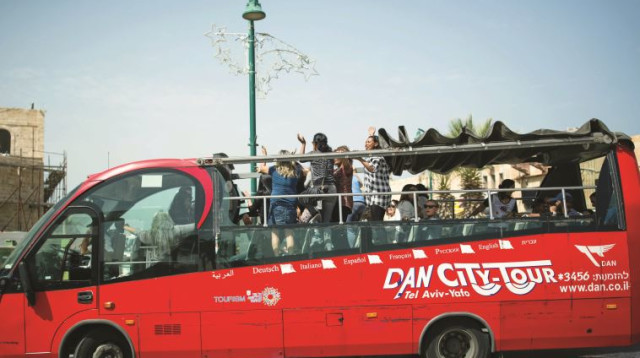אוטובוס תיירים בתל אביב (צילום: קורינה קרן פלאש 90)