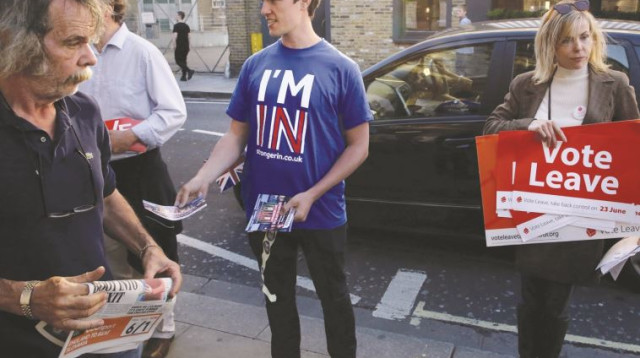 מפגינים נגד ובעד פרישת בריטניה מהאיחוד (צילום: רויטרס)