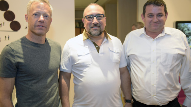 דן קולר, ג'ואי שוובל ואביב בושינסקי  (צילום: אבי חיון)