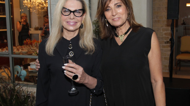 יפה אפרתי ומצדה זאבי  (צילום: רפי דלויה)