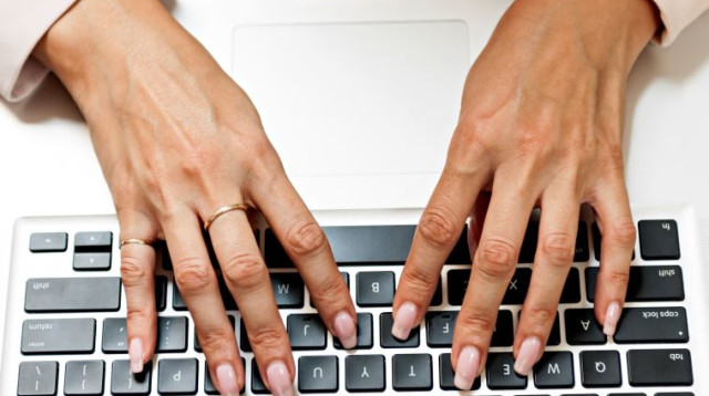 גלישה באינטרנט (צילום: אינגאימג)