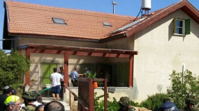 זירת פיגוע הדקירה בקריית ארבע (צילום: הצלה יו"ש)