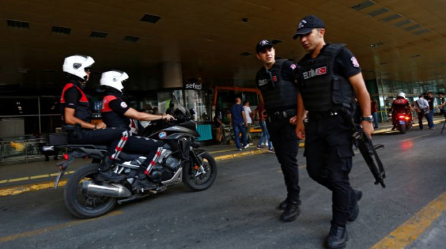 שוטרים באיסטנבול (צילום: רויטרס)