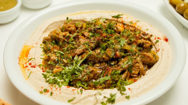 חומוס מעורב ב"טבע האוכל" (צילום: יח"צ)