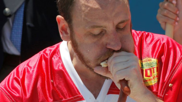 תחרות אכילת נקנקיות (צילום: רויטרס)