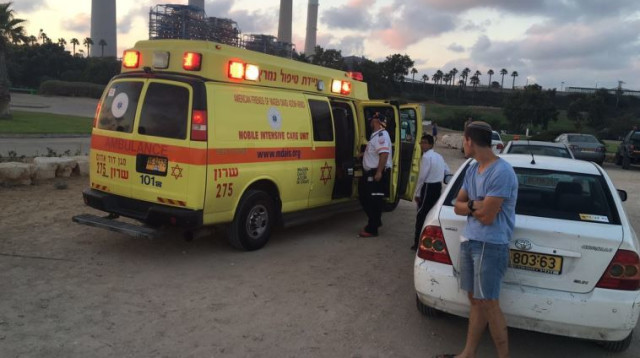 אמבולנס באתר הטביעה, פארק נחל חדרה  (צילום: דוברות מד"א)